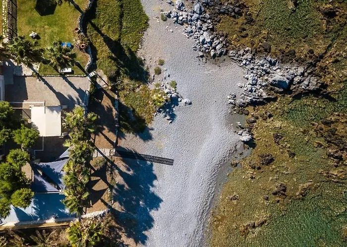 Villa Proto Helidoni - A cozy beachfront Villa