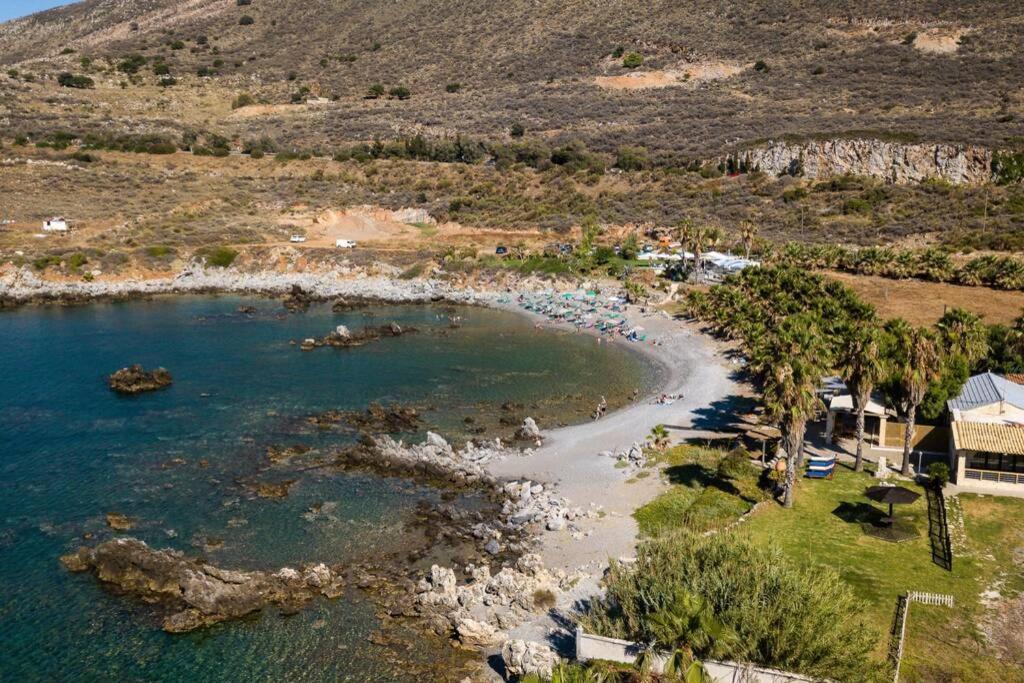 Proto Helidoni - A Cozy Beachfront Villa *