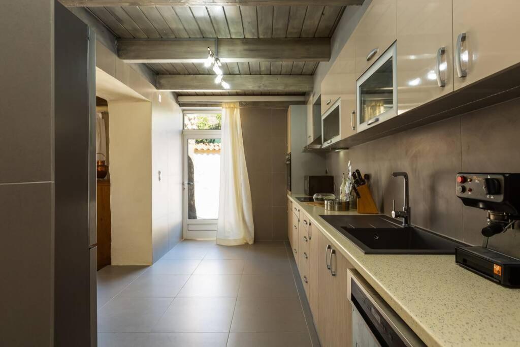Villa Proto Helidoni - A Cozy Beachfront
